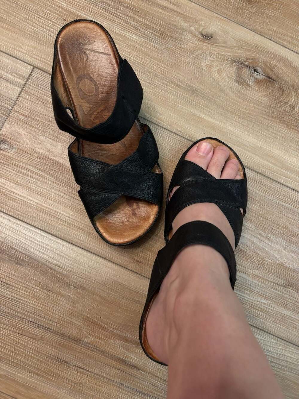 OTBT Richmond Black Leather Wedge Sandals Size 8.5M
